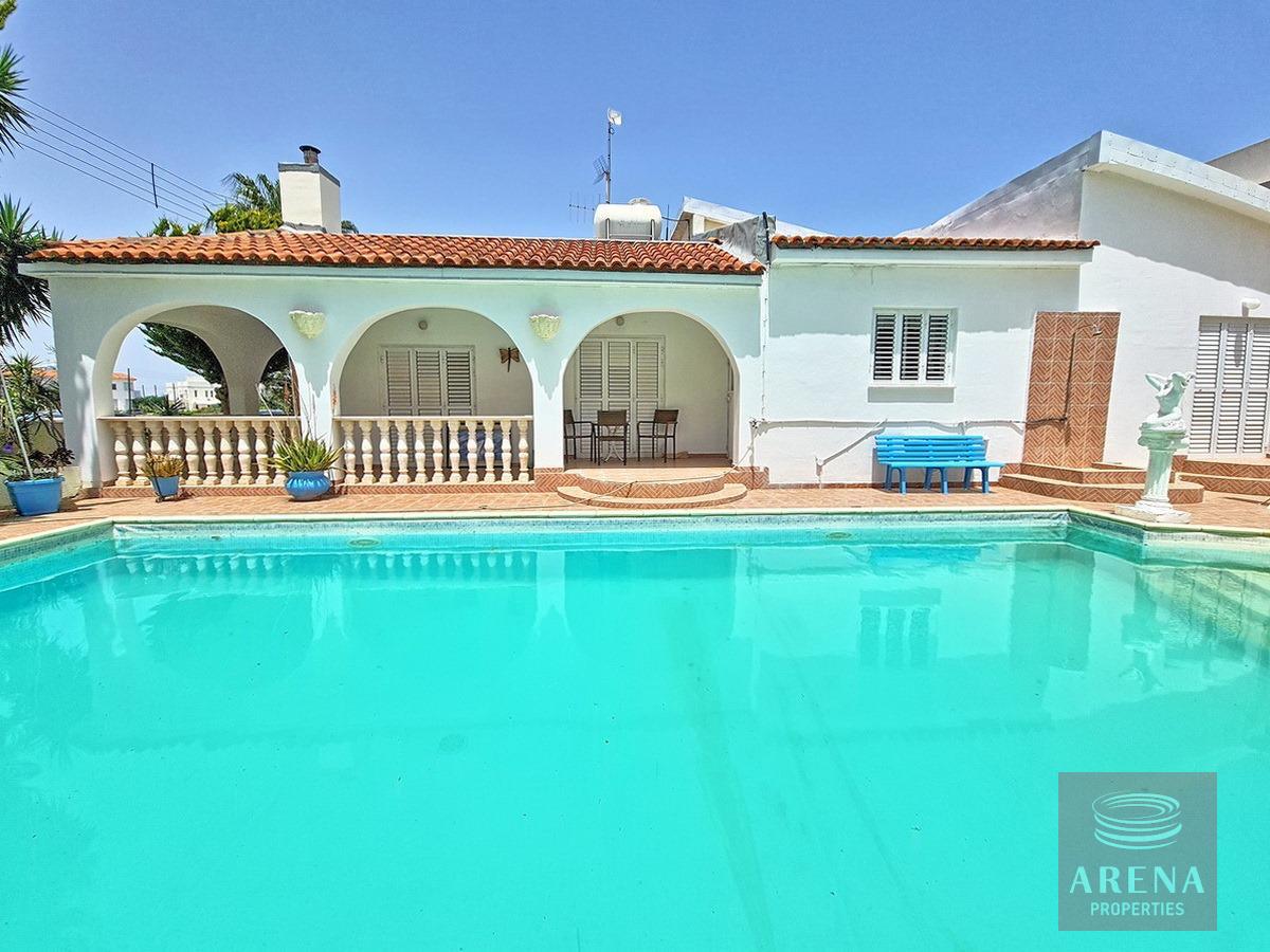 1-4-BED-BUNGALOW-PARALIMNI-8979-1
