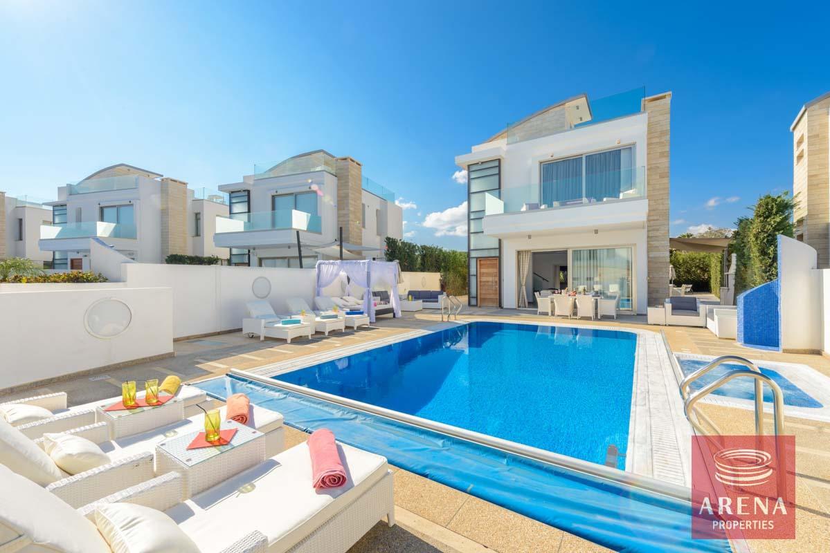 1-6-BED-VILLA-PROARAS-8444