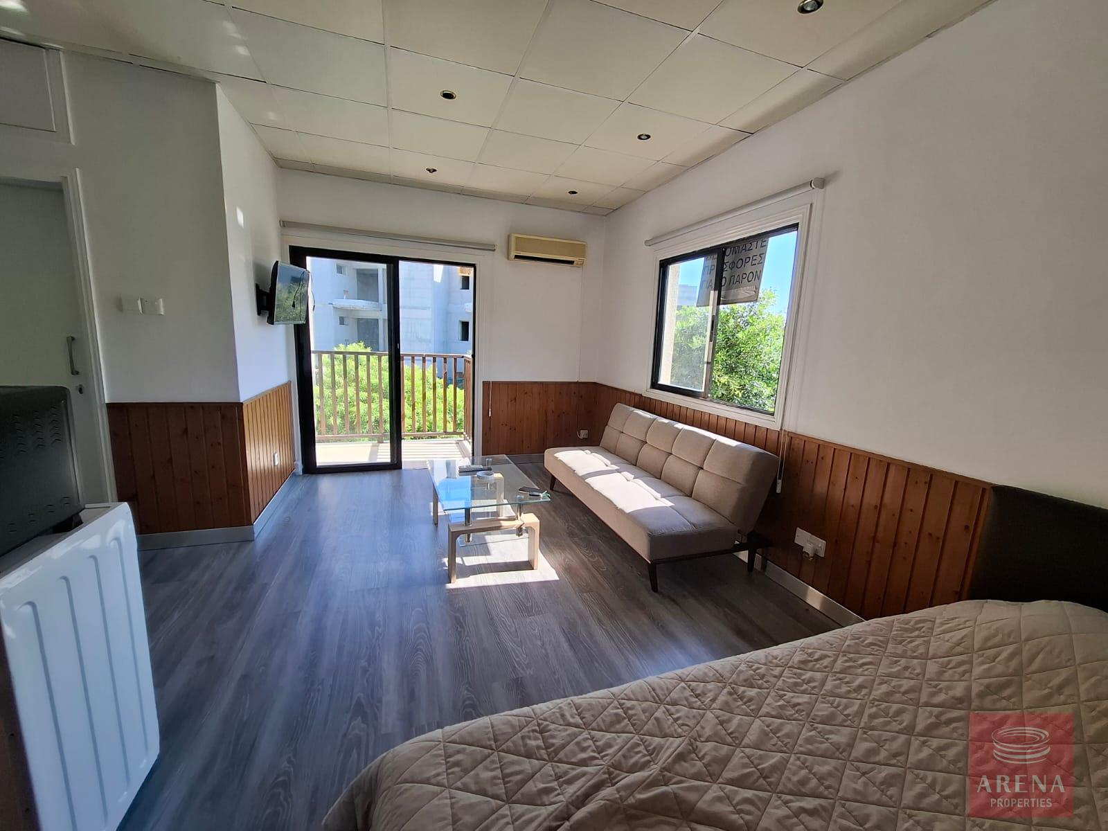 1-STUDIO-DEKELIA-10095-1-5