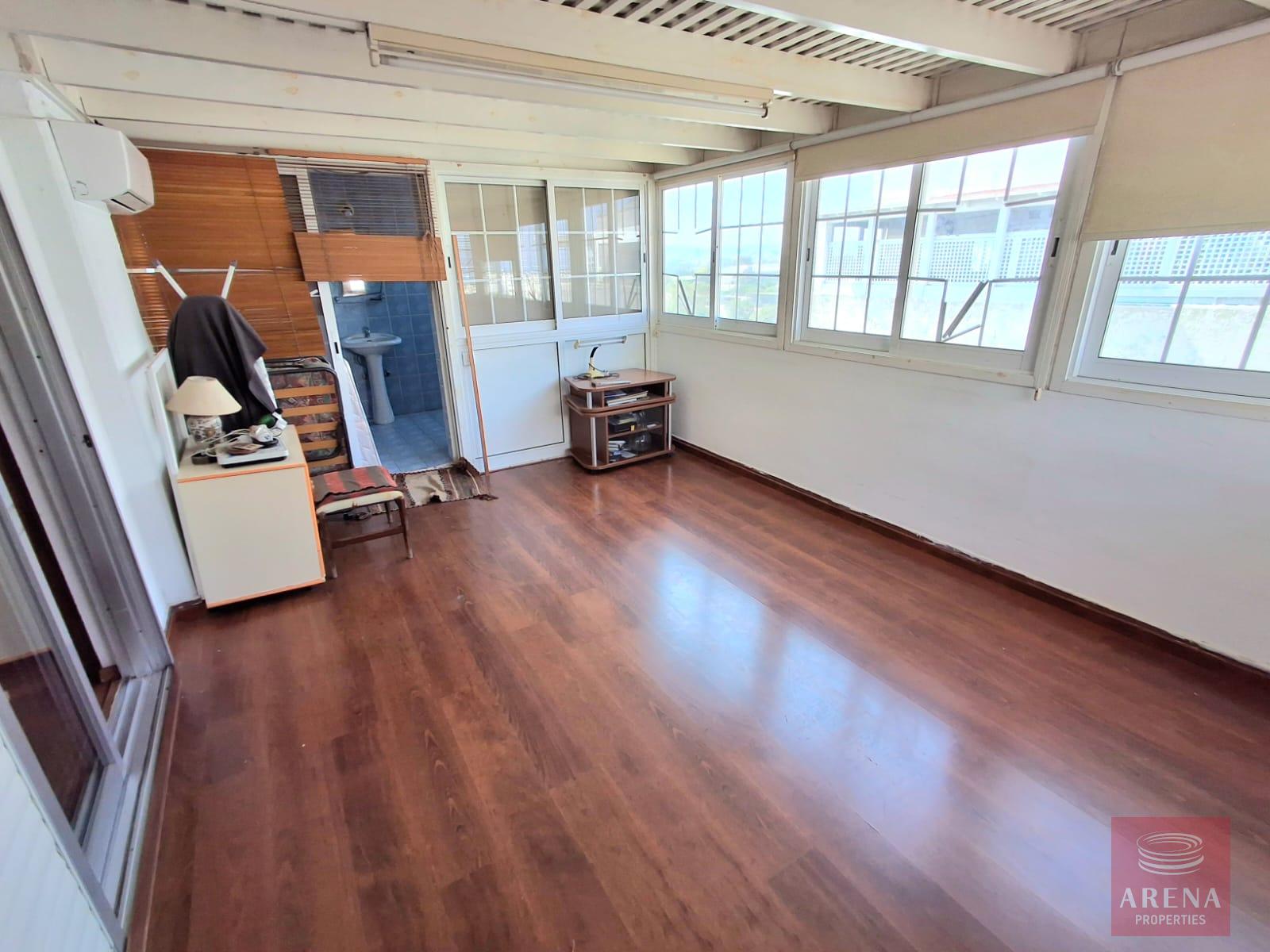 1-apartment-in-makenzy-9728-6