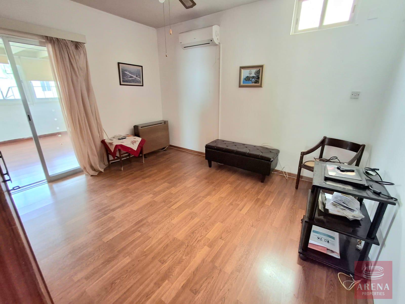 1-apartment-in-makenzy-9728-9