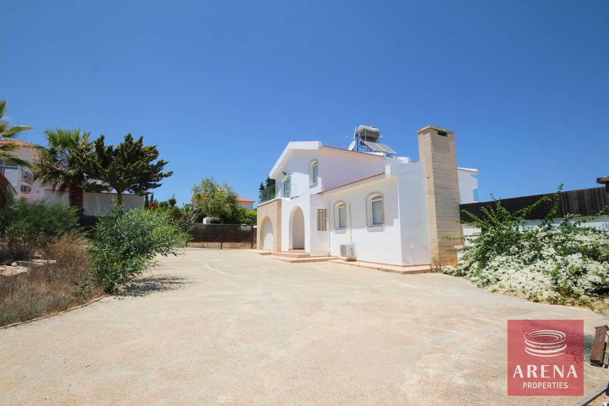 10-4-BED-VILLA-FOR-SALE-IN-CAPE-GRECO-6484