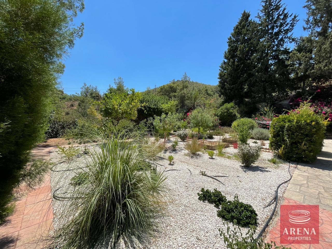 10-house-in-mosfiloti-8400