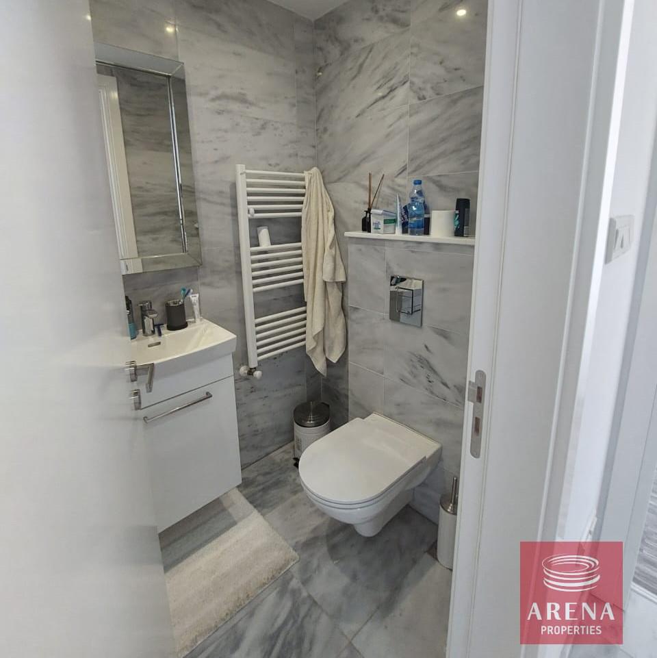 12-APT-IN-MAKENZY-8172