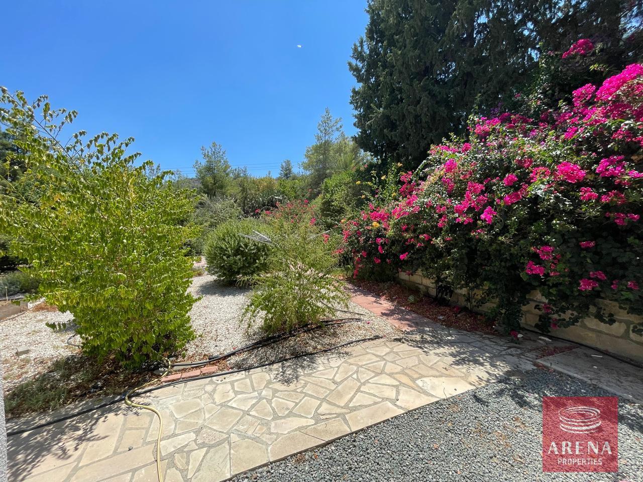 14-house-in-mosfiloti-8400