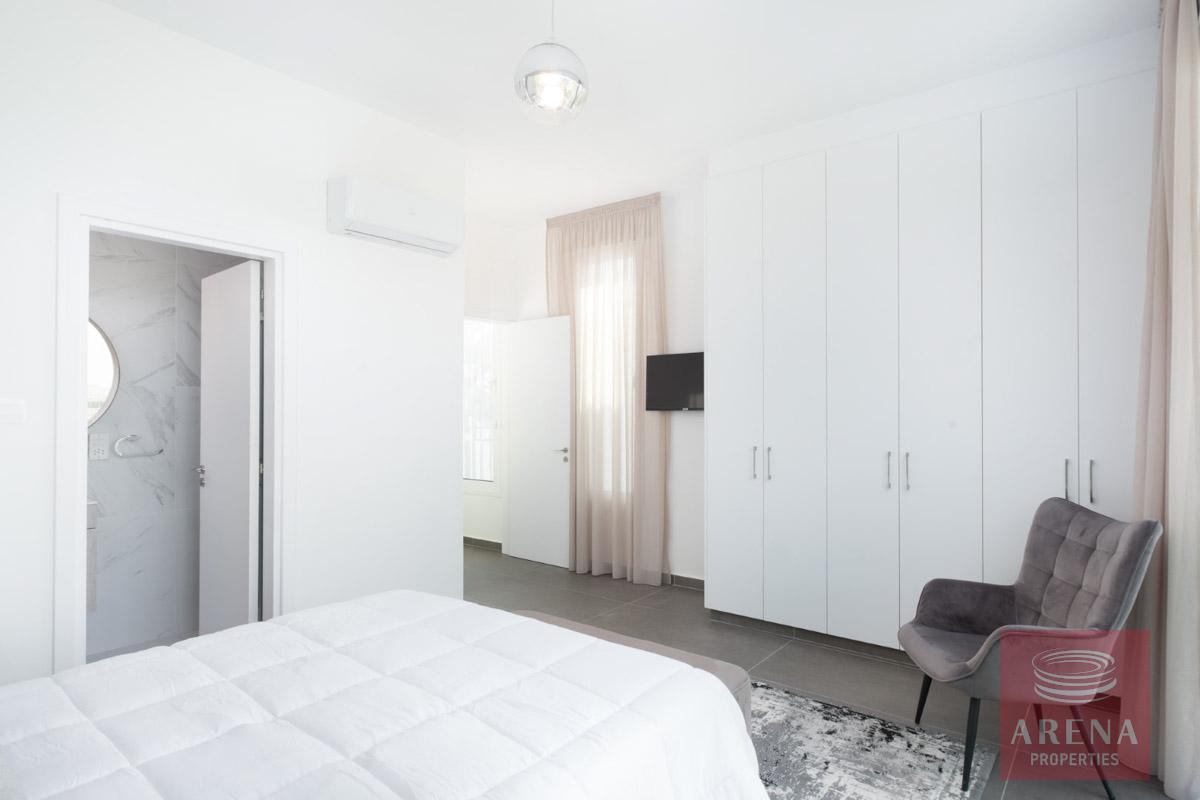 16-Link-Det-Villa-in-Dromolaxia-6184-1