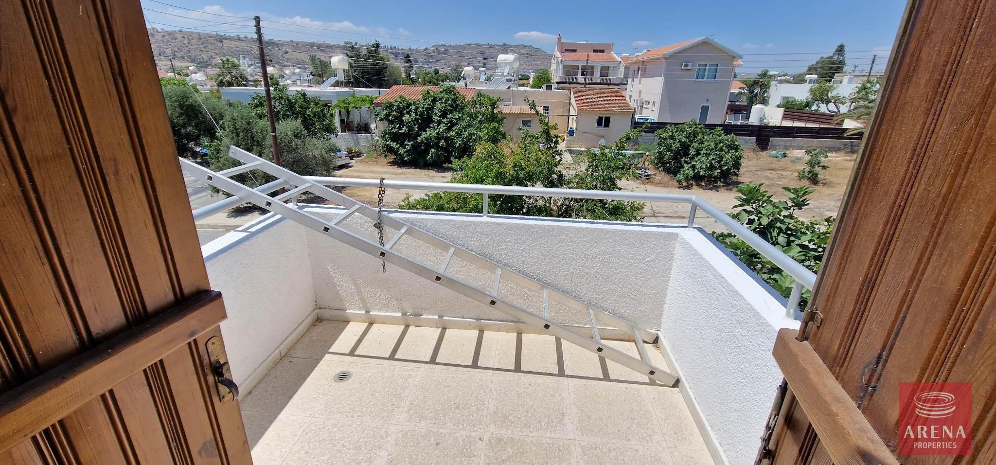 16-townhouse-in-Oroklini-7005