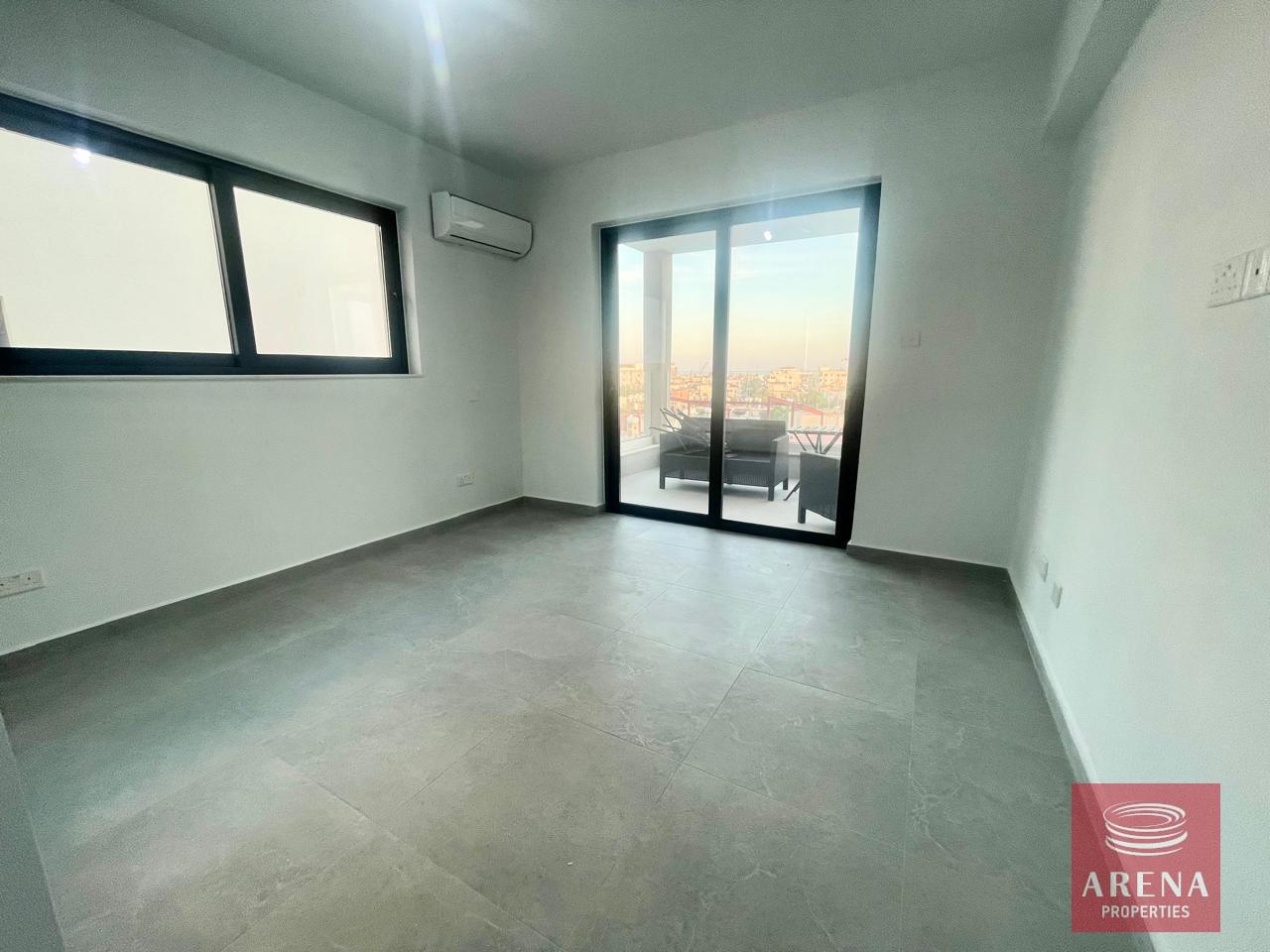 2-2-BED-APT-ARADIPPOU-8661