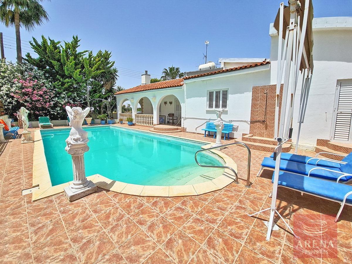 2-4-BED-BUNGALOW-PARALIMNI-8979-1