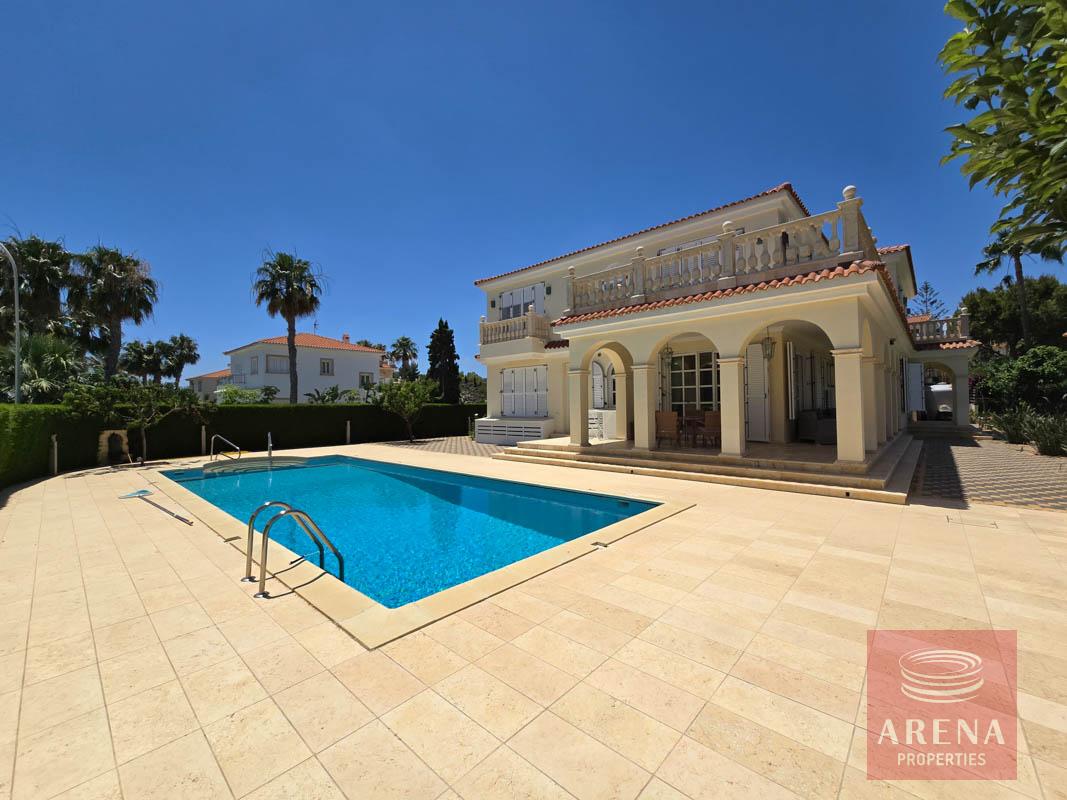 2-4-BED-VILLA-CAPE-GRECO-8275-2