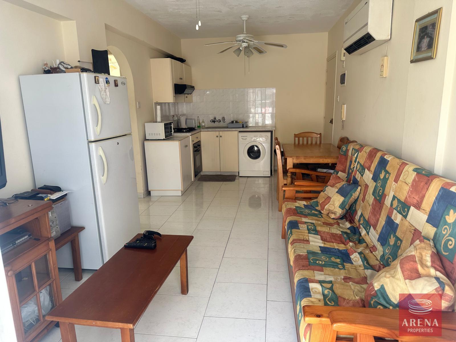 2-apt-in-makenzy-8144