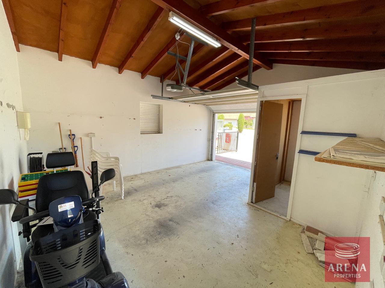 21-house-in-mosfiloti-8400