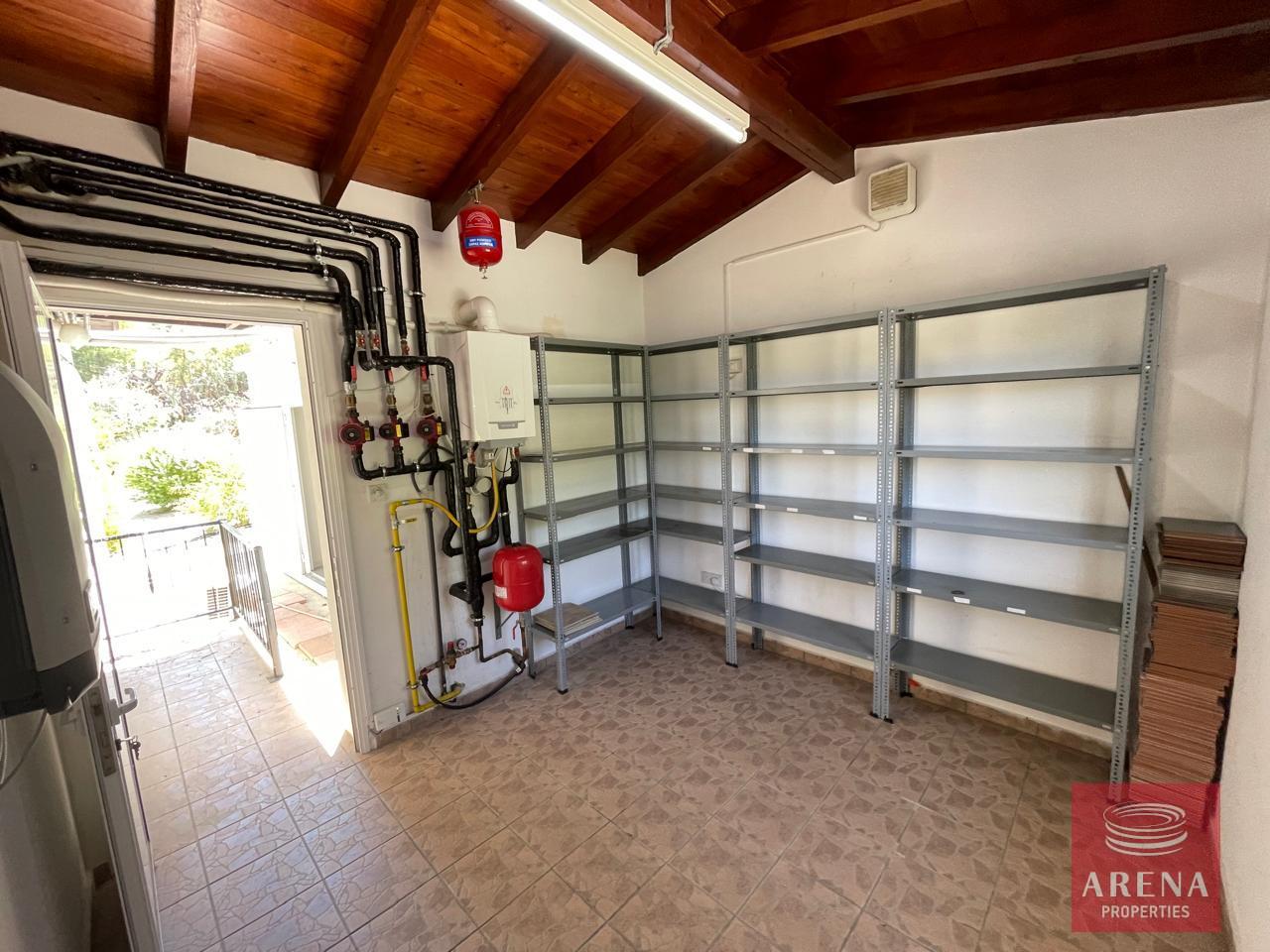 22-house-in-mosfiloti-8400