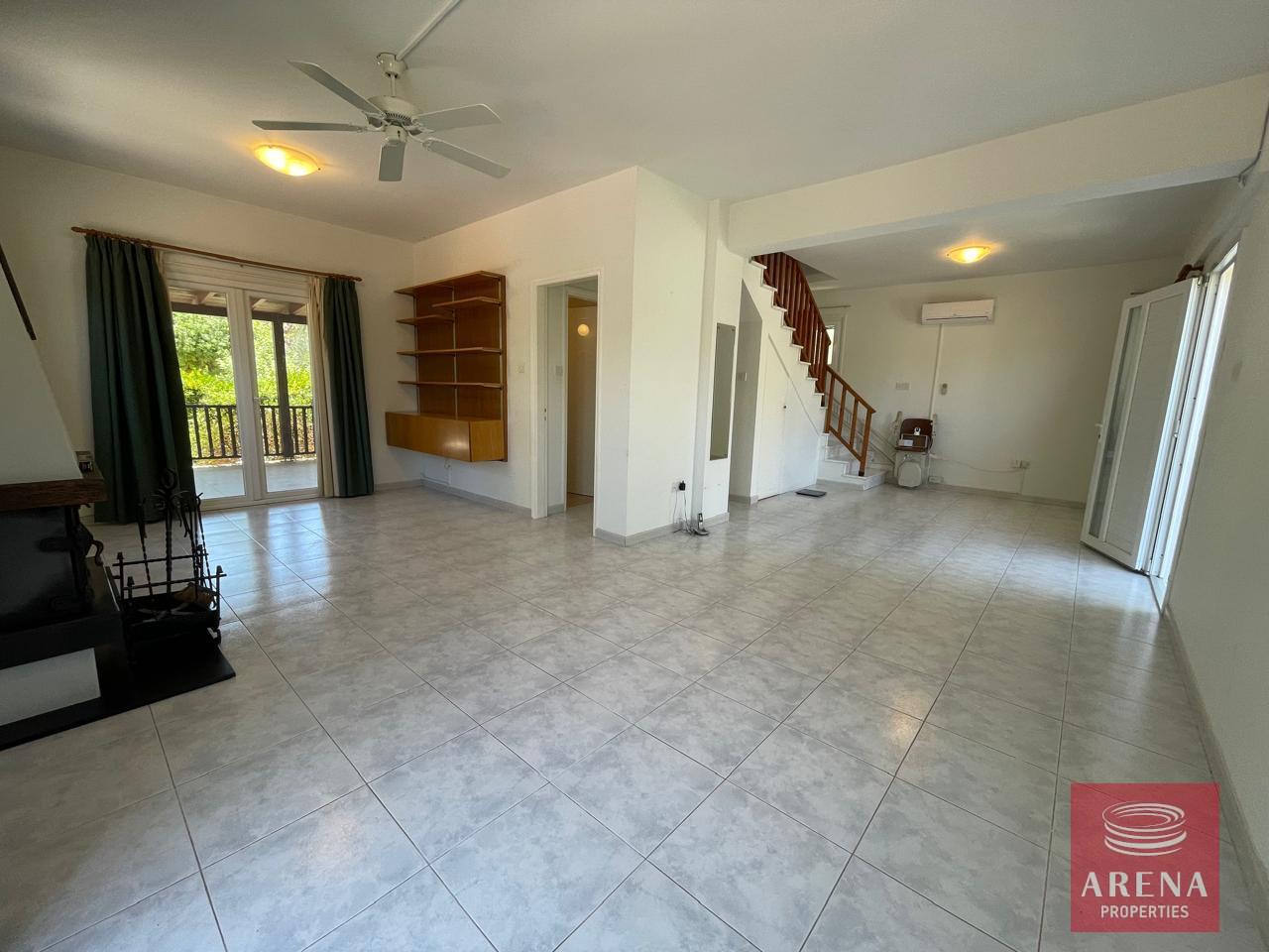 24-house-in-mosfiloti-8400