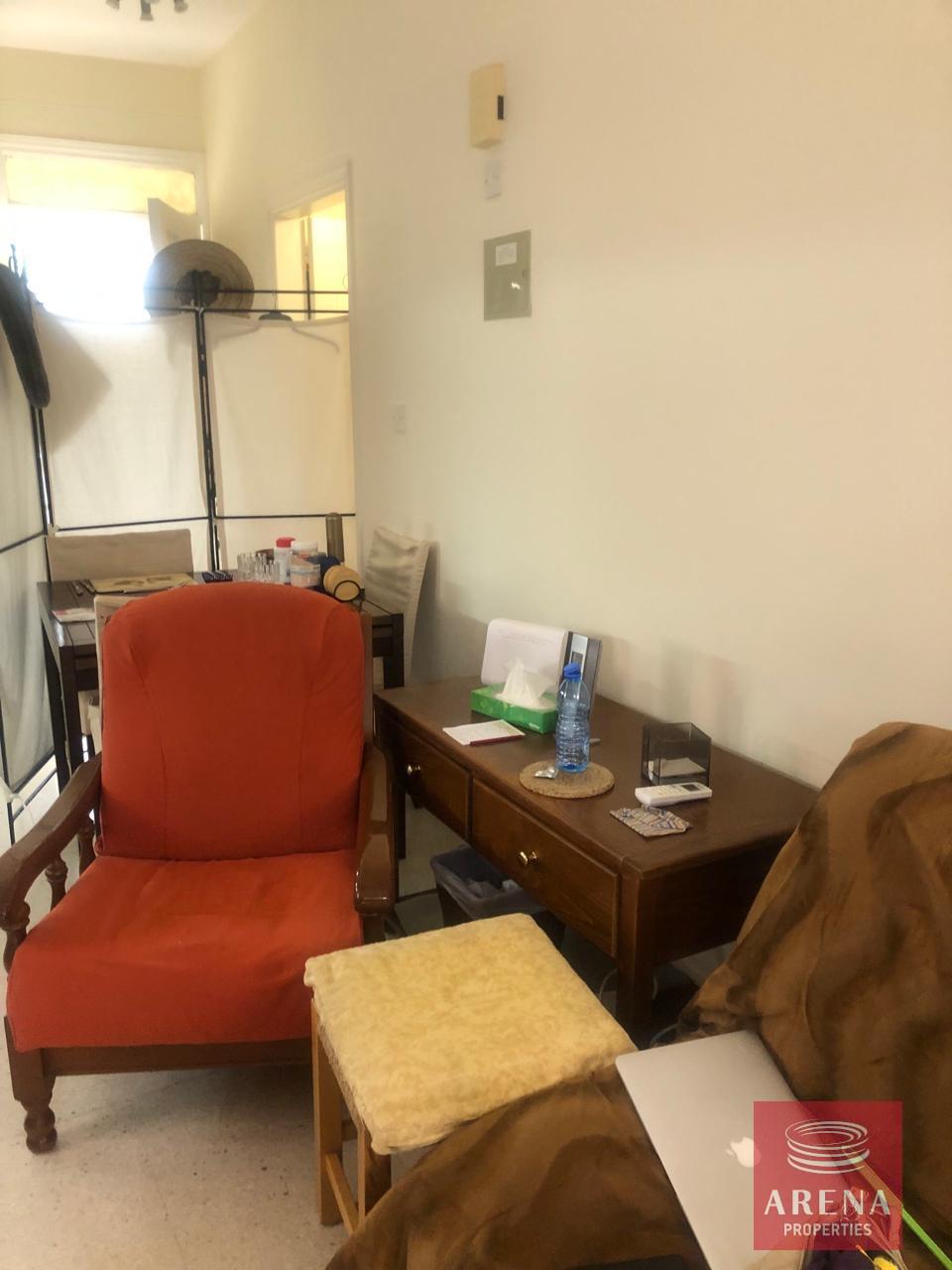 2b7870b3-e2d2-4c6d-b6f0-568779a668e8-1