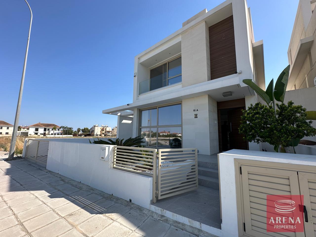 3-4-bed-villa-livadia-8384