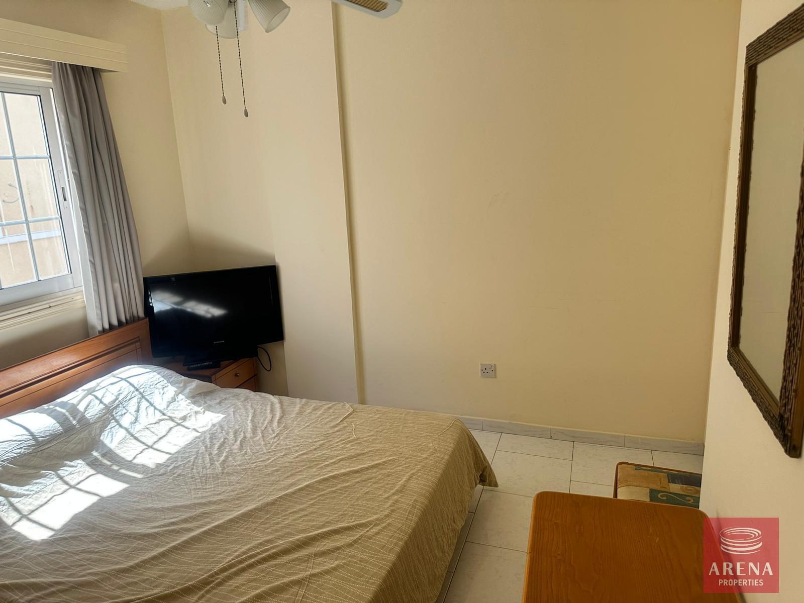 4-apt-in-makenzy-8144