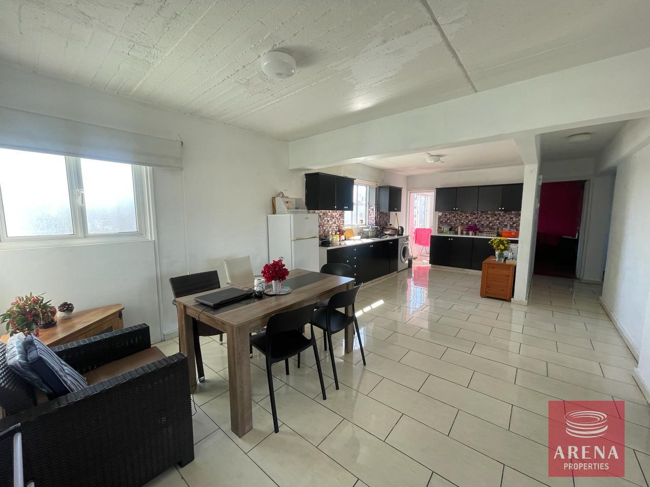 5-3-BED-APT-LARNACA-7863-1