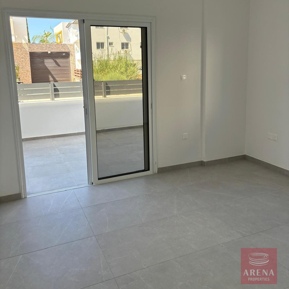 5-3-BED-APT-LIVADIA-8566-1