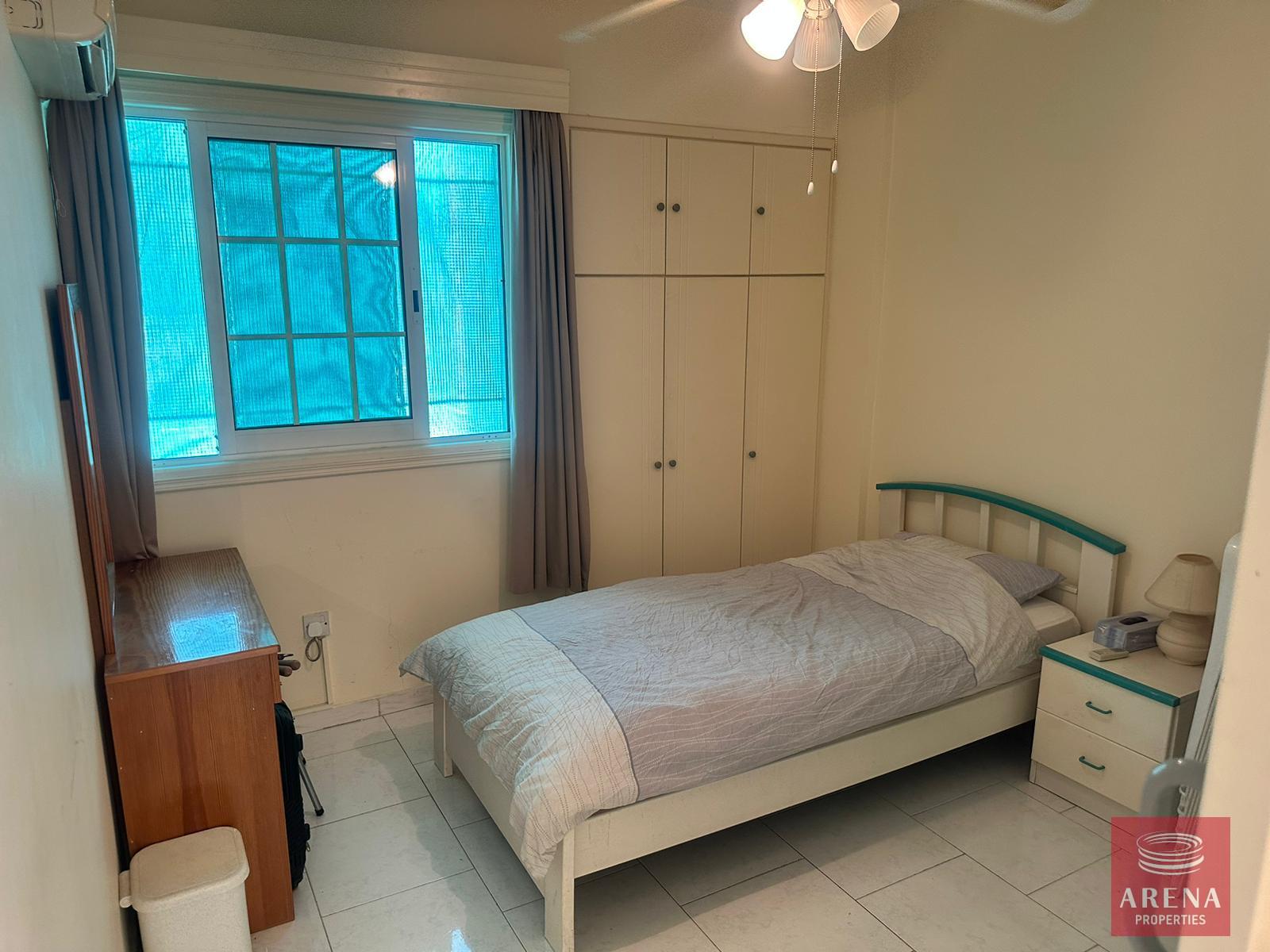 5-apt-in-makenzy-8144