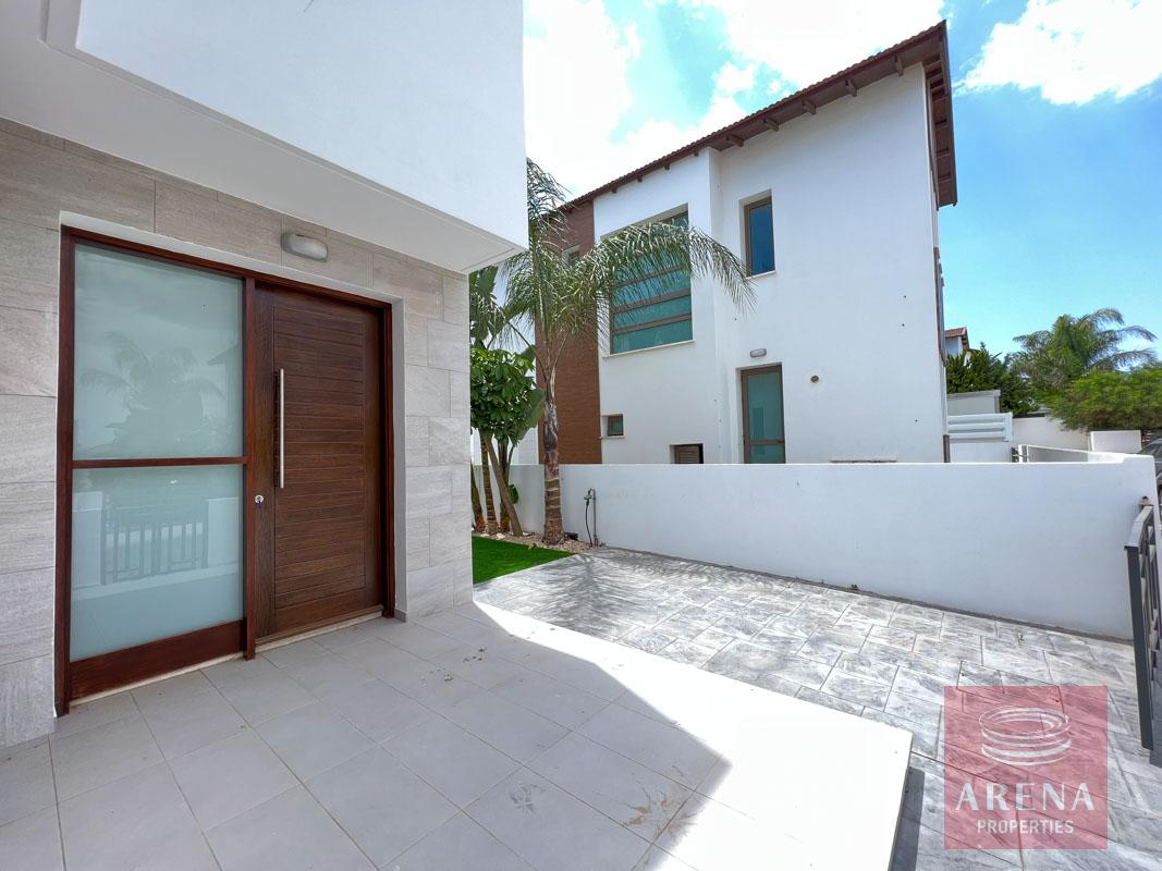 6-3-BED-VILLA-IN-AYIA-TRIADA-8169-1