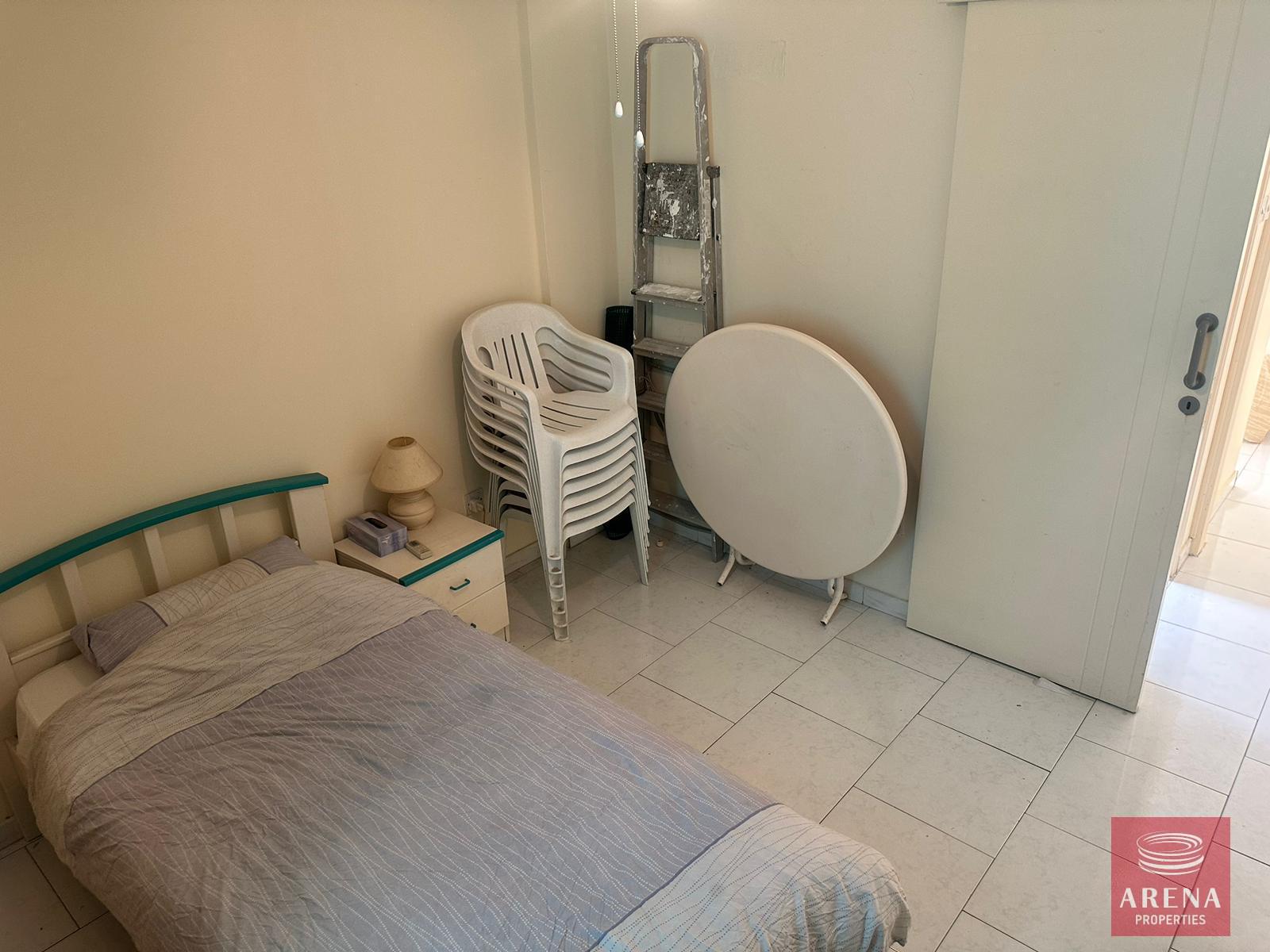 6-apt-in-makenzy-8144