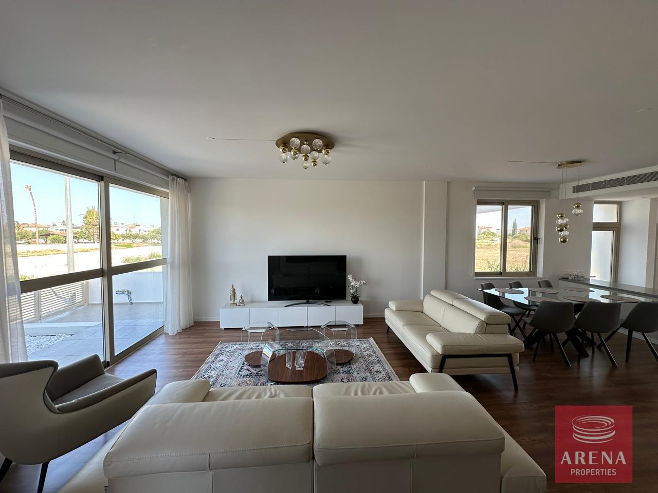 8-4-bed-villa-livadia-8384