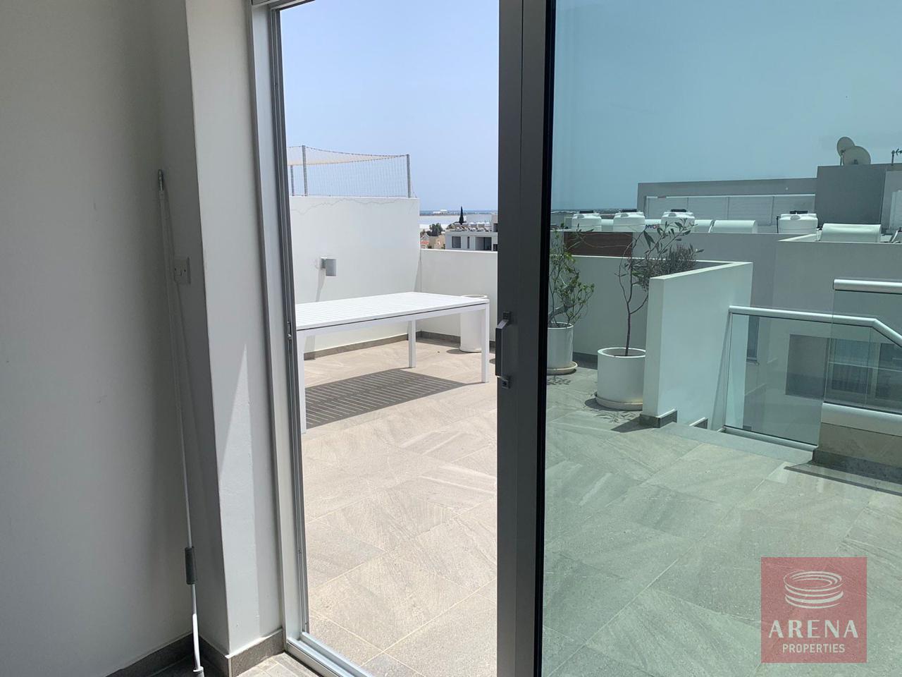 8-PENTHOUSE-IN-DROSIA-8490-1