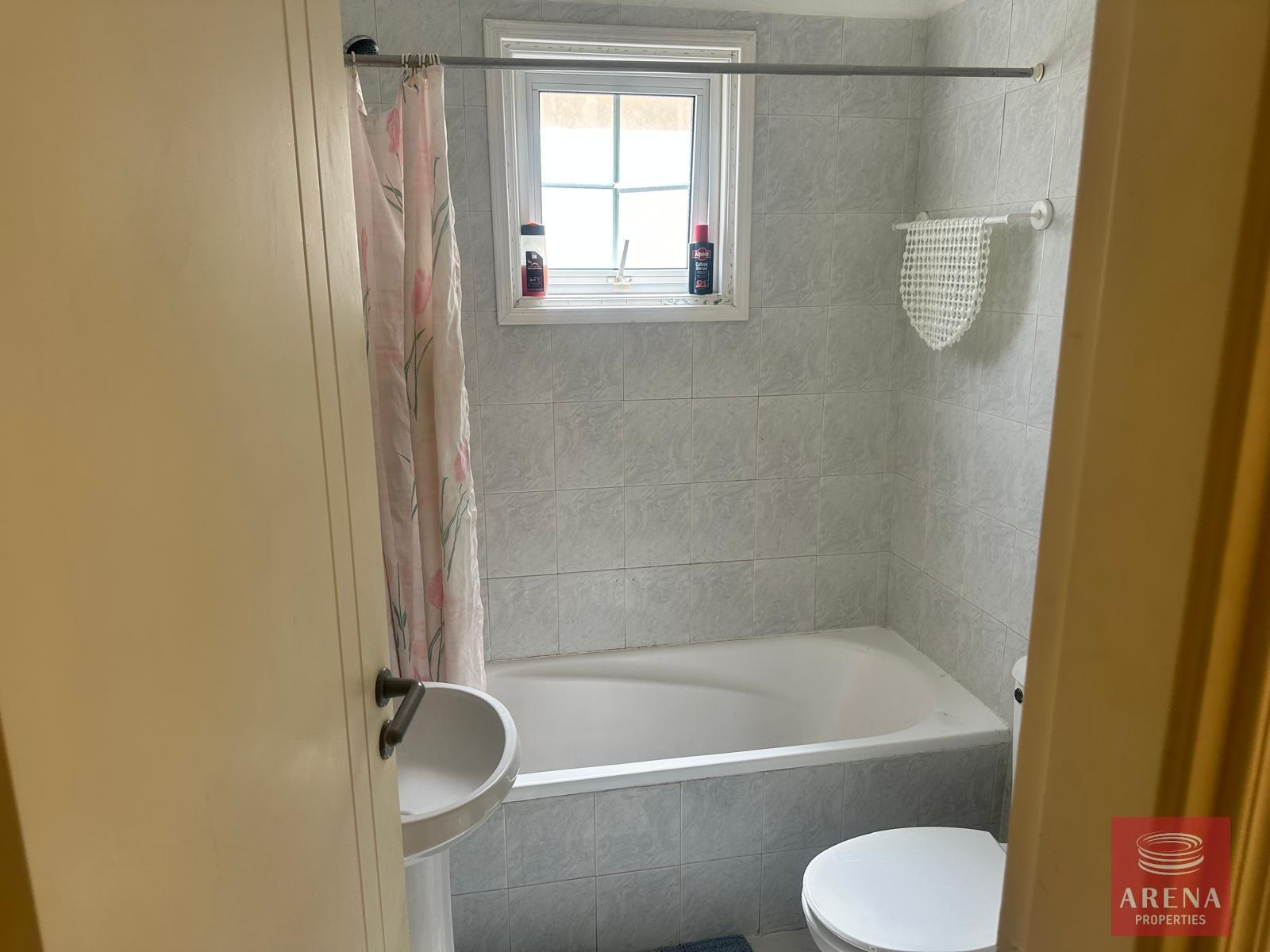 8-apt-in-makenzy-8144