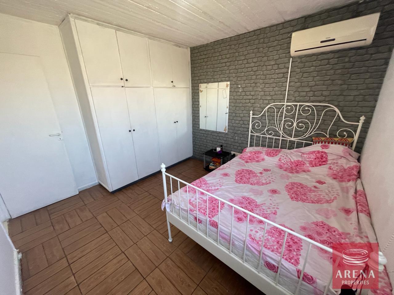 9-3-BED-APT-LARNACA-7863-1