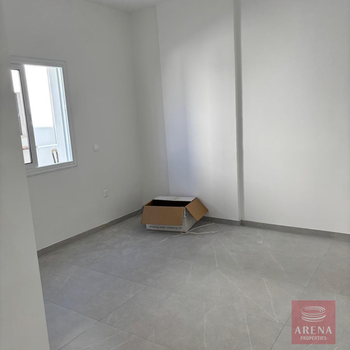 9-3-BED-APT-LIVADIA-8566-1