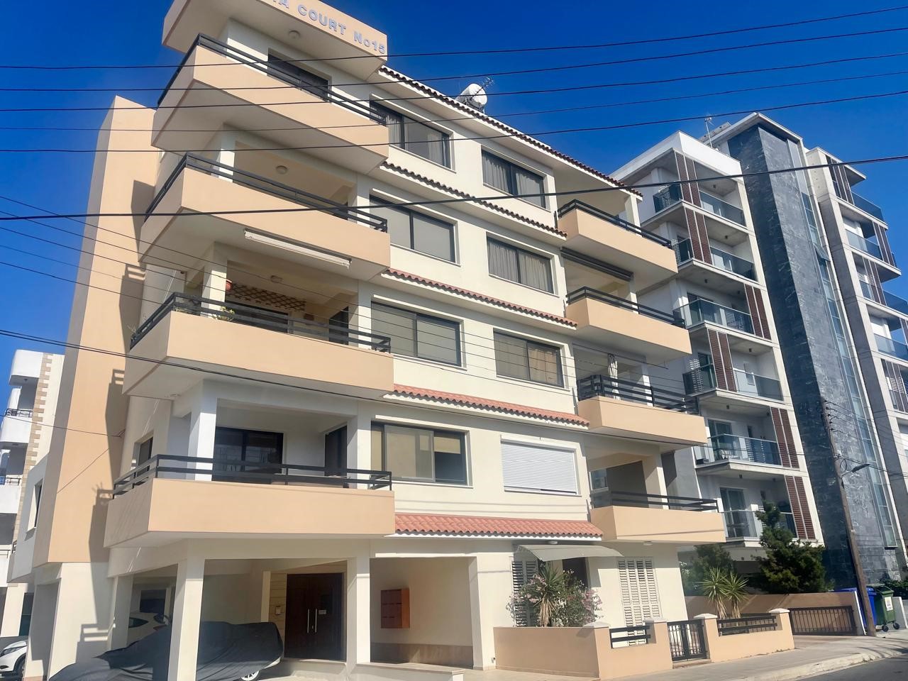 1-APT-IN-FANEROMENI-9875-1