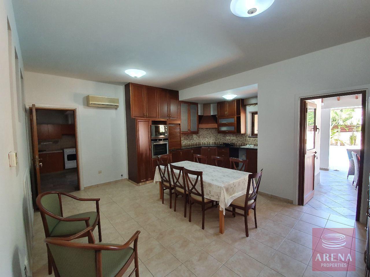 14-5-BED-VILLA-KITI-8125