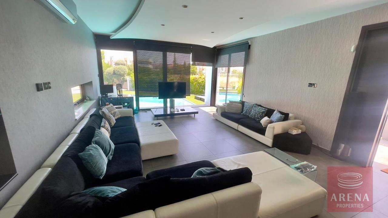 17-4-BED-VILLA-ARADIPPOU-8378-6