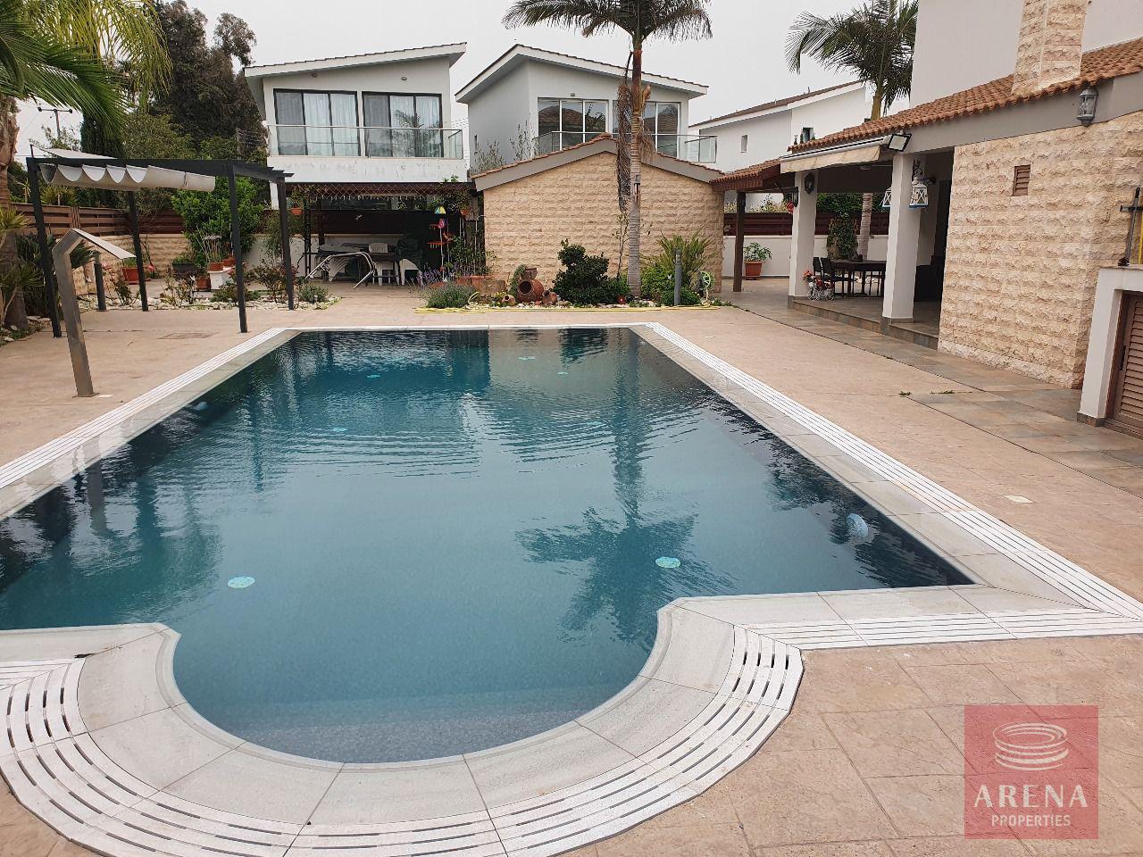 2-5-BED-VILLA-KITI-8125