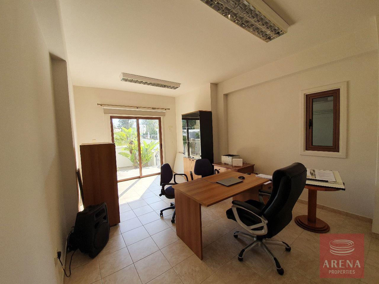 20-5-BED-VILLA-KITI-8125