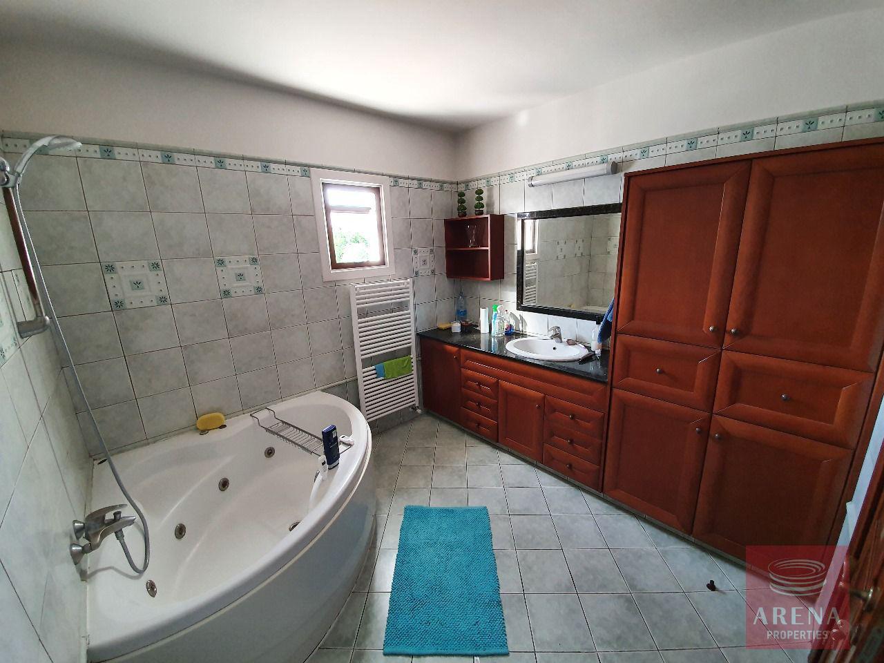 26-5-BED-VILLA-KITI-8125