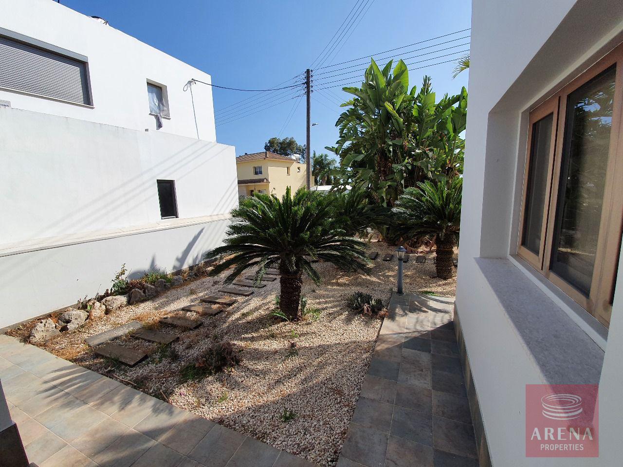 5-5-BED-VILLA-KITI-8125