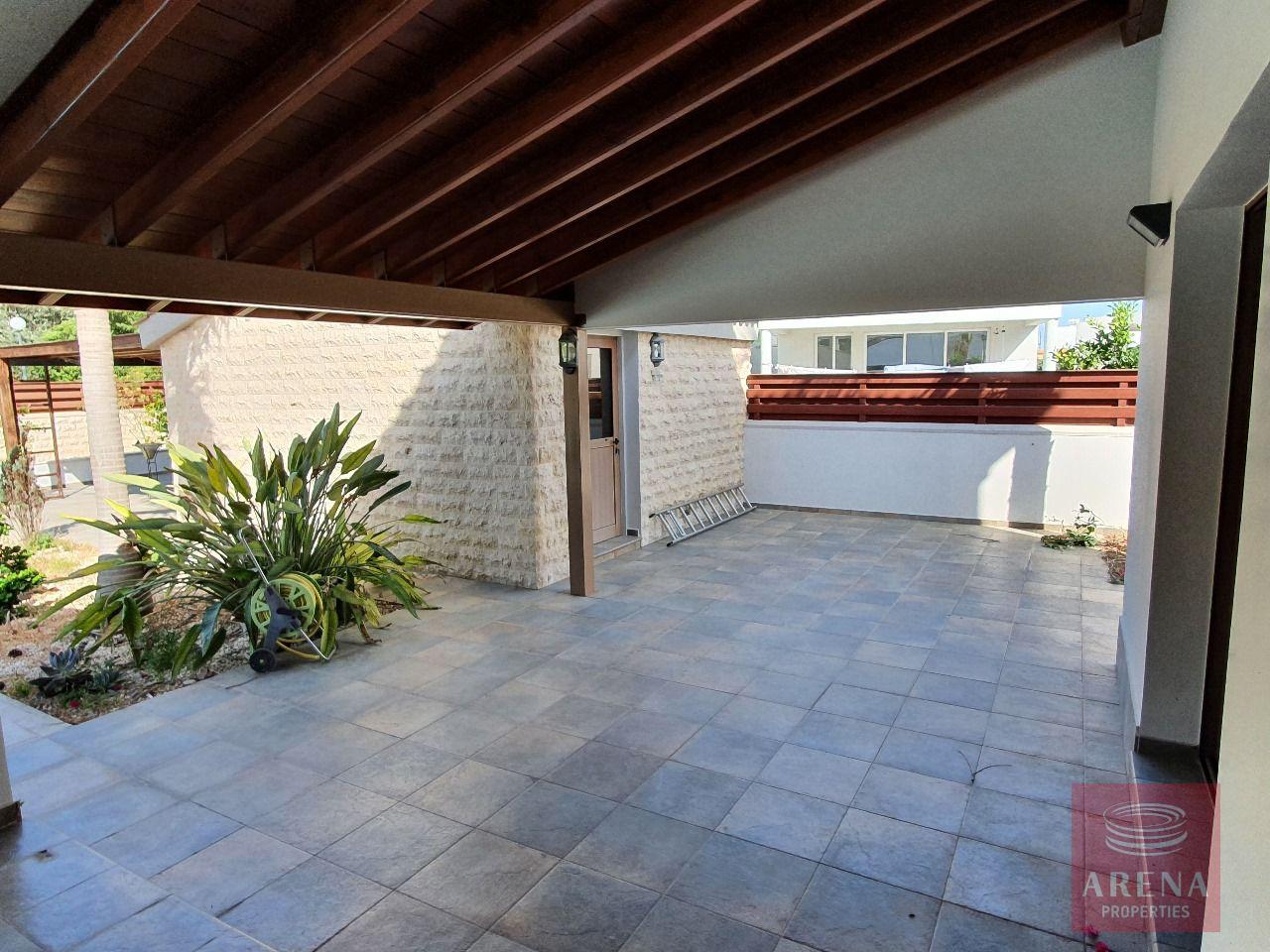 7-5-BED-VILLA-KITI-8125