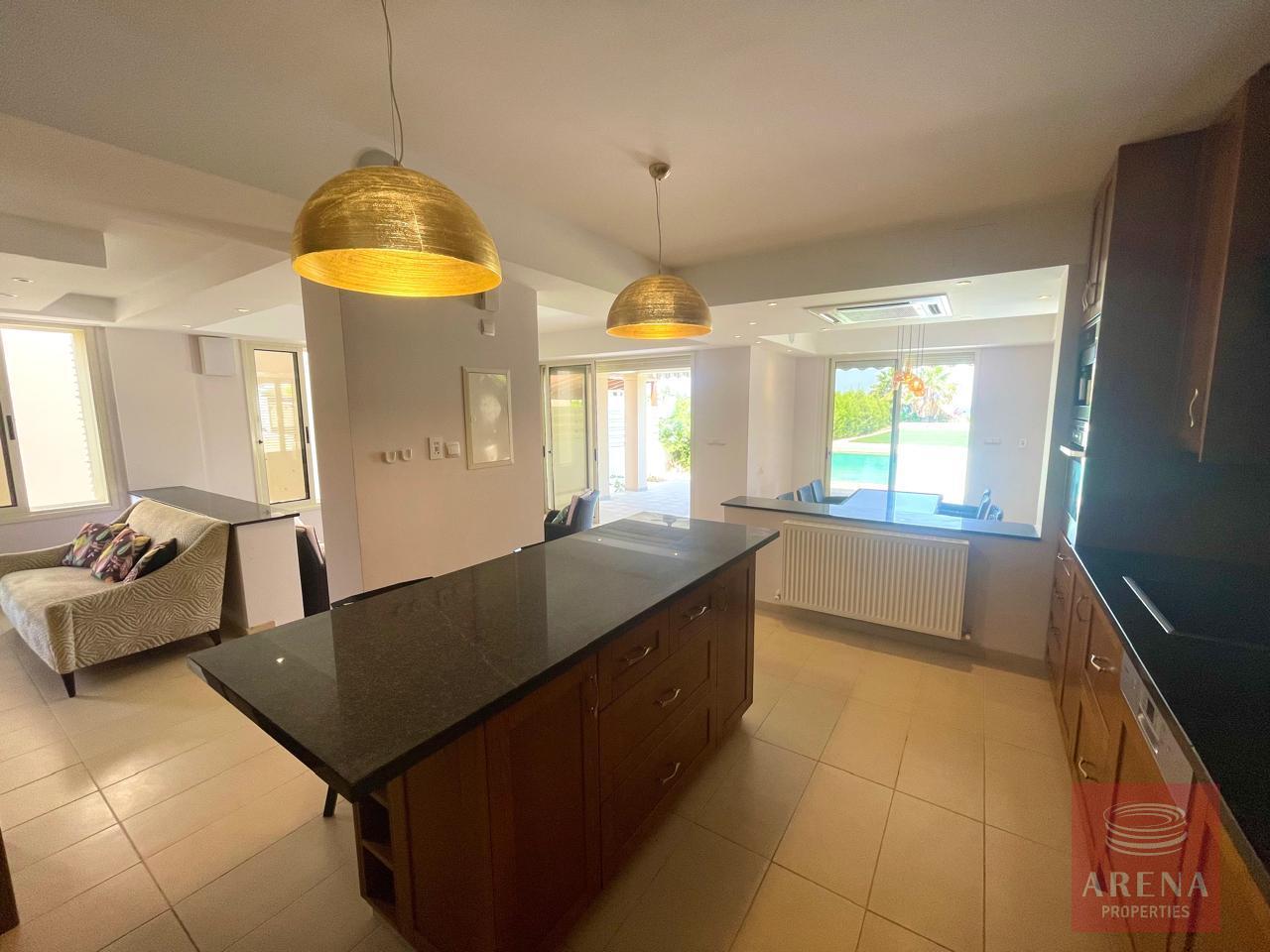 9-5-BED-VILLA-IN-PERVOLIA-8296