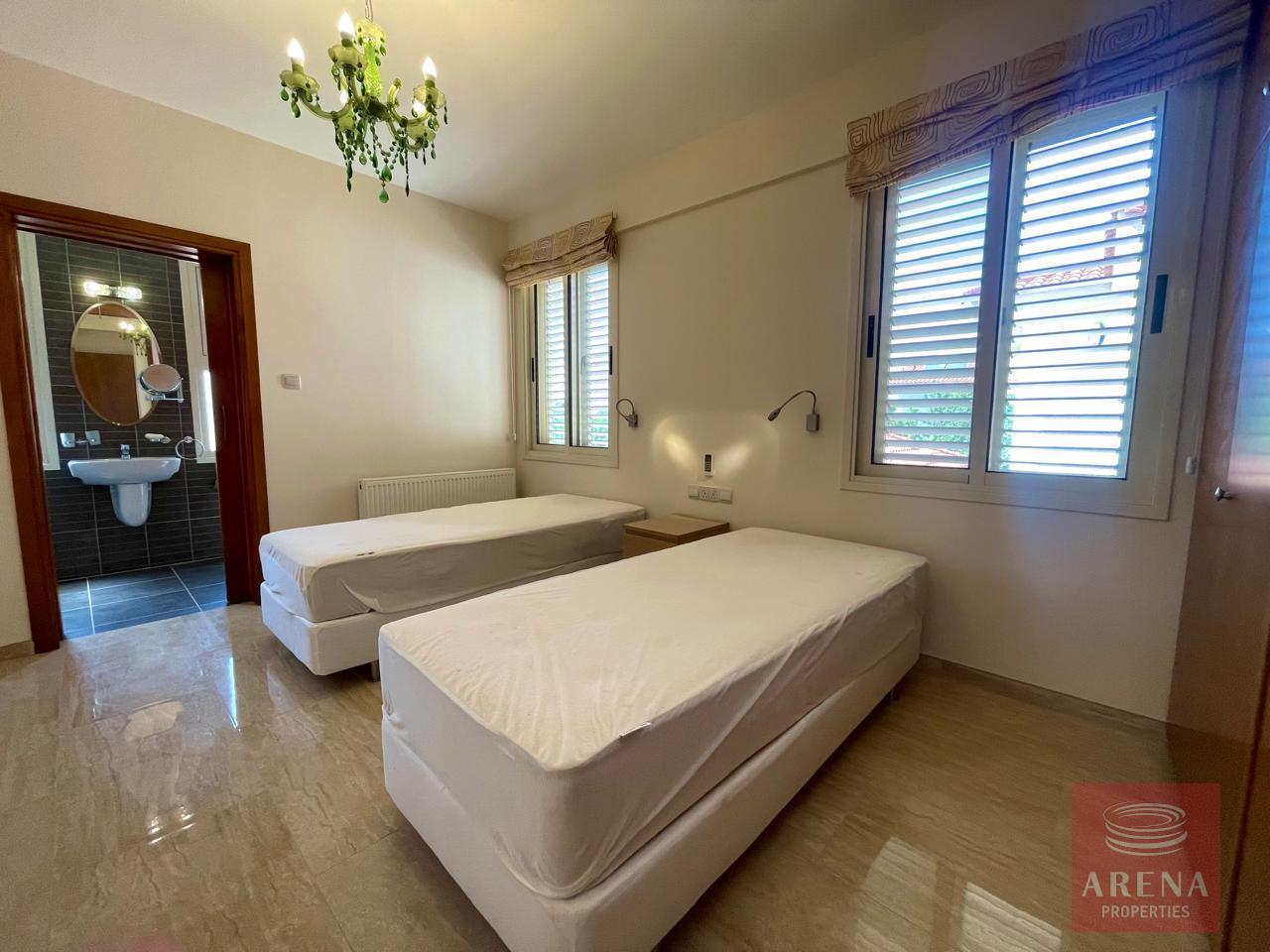 16-5-BED-VILLA-IN-PERVOLIA-8296-1