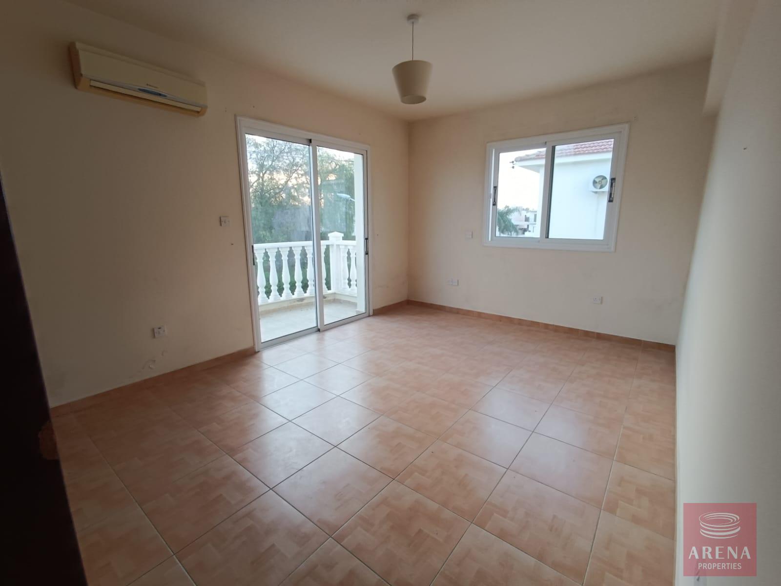 18-3-BED-VILLA-IN-PERVOLIA-8466