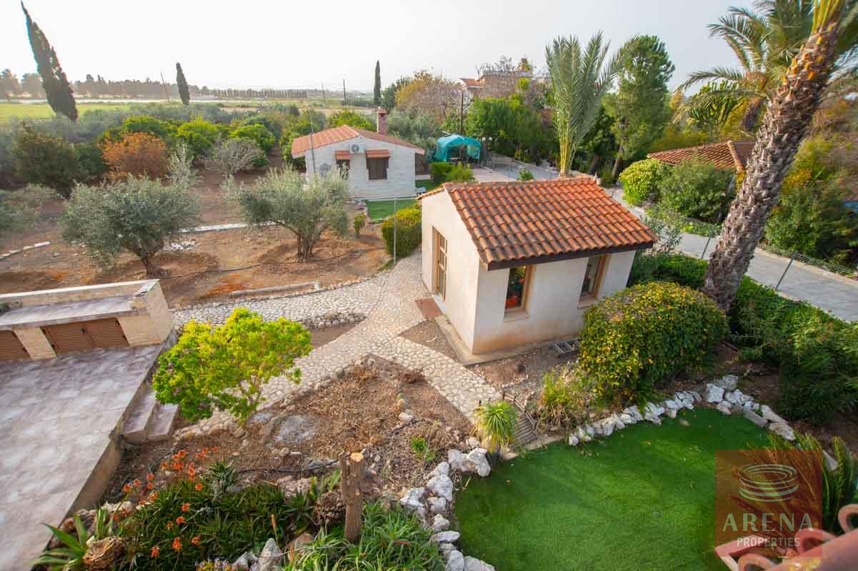 18-5-bed-villa-in-Pervolia-6045