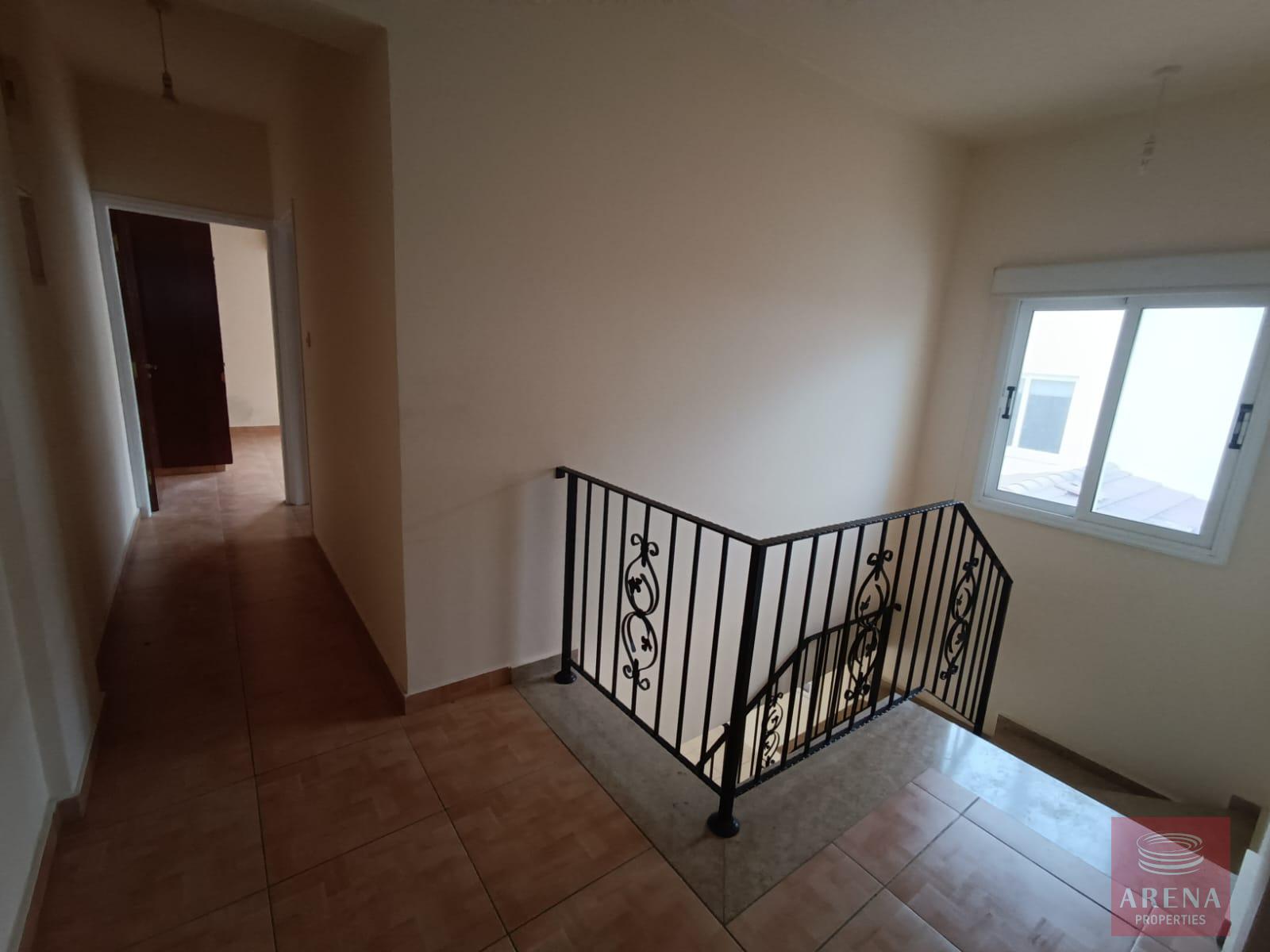 19-3-BED-VILLA-IN-PERVOLIA-8466