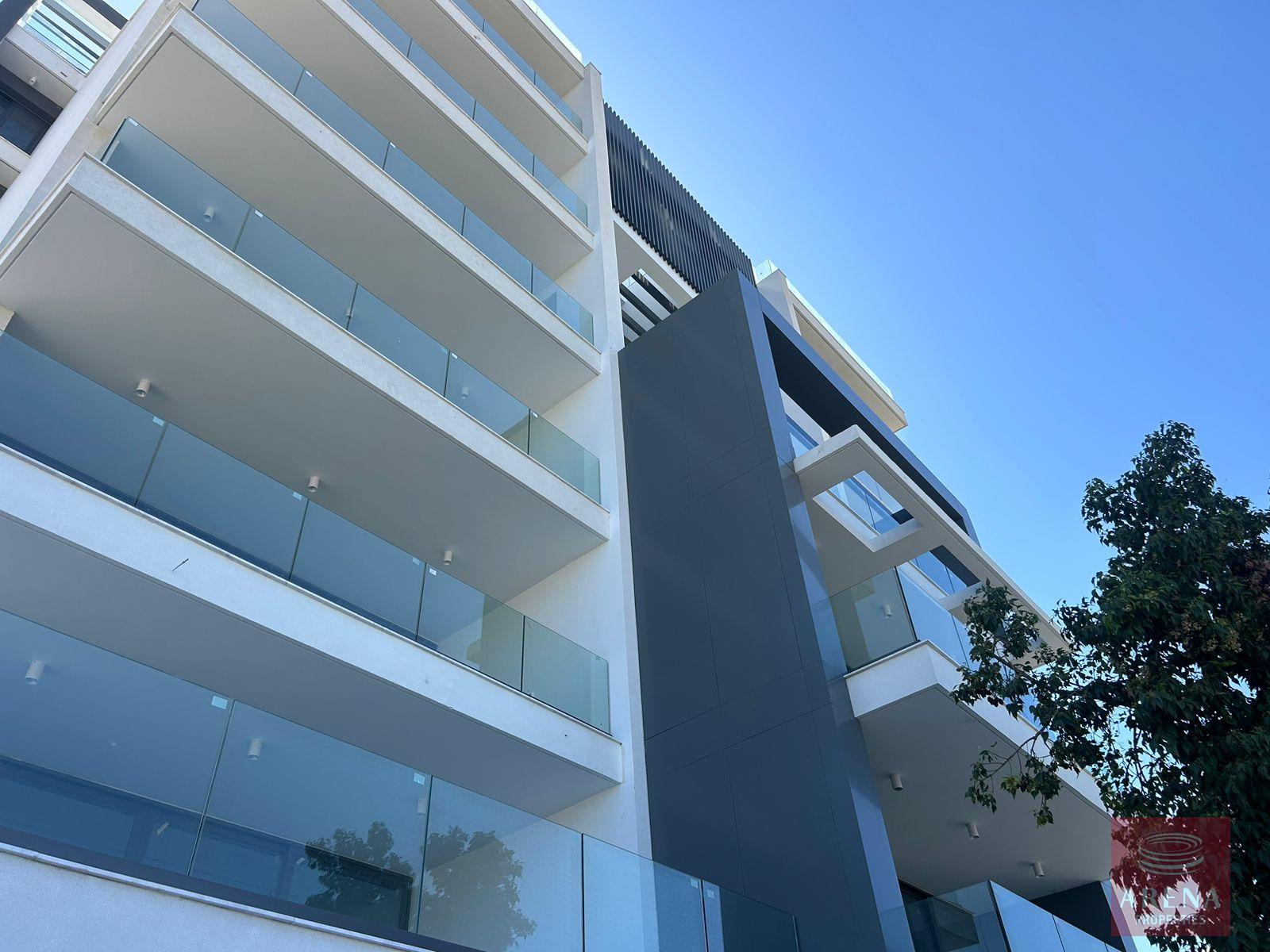 2-apts-in-makenzy-8255-1