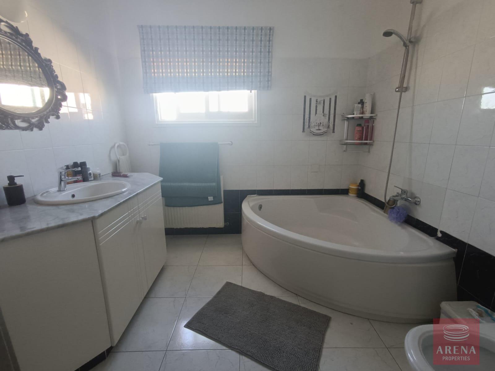 21-4-BED-HOUSE-IN-LARNACA-8013