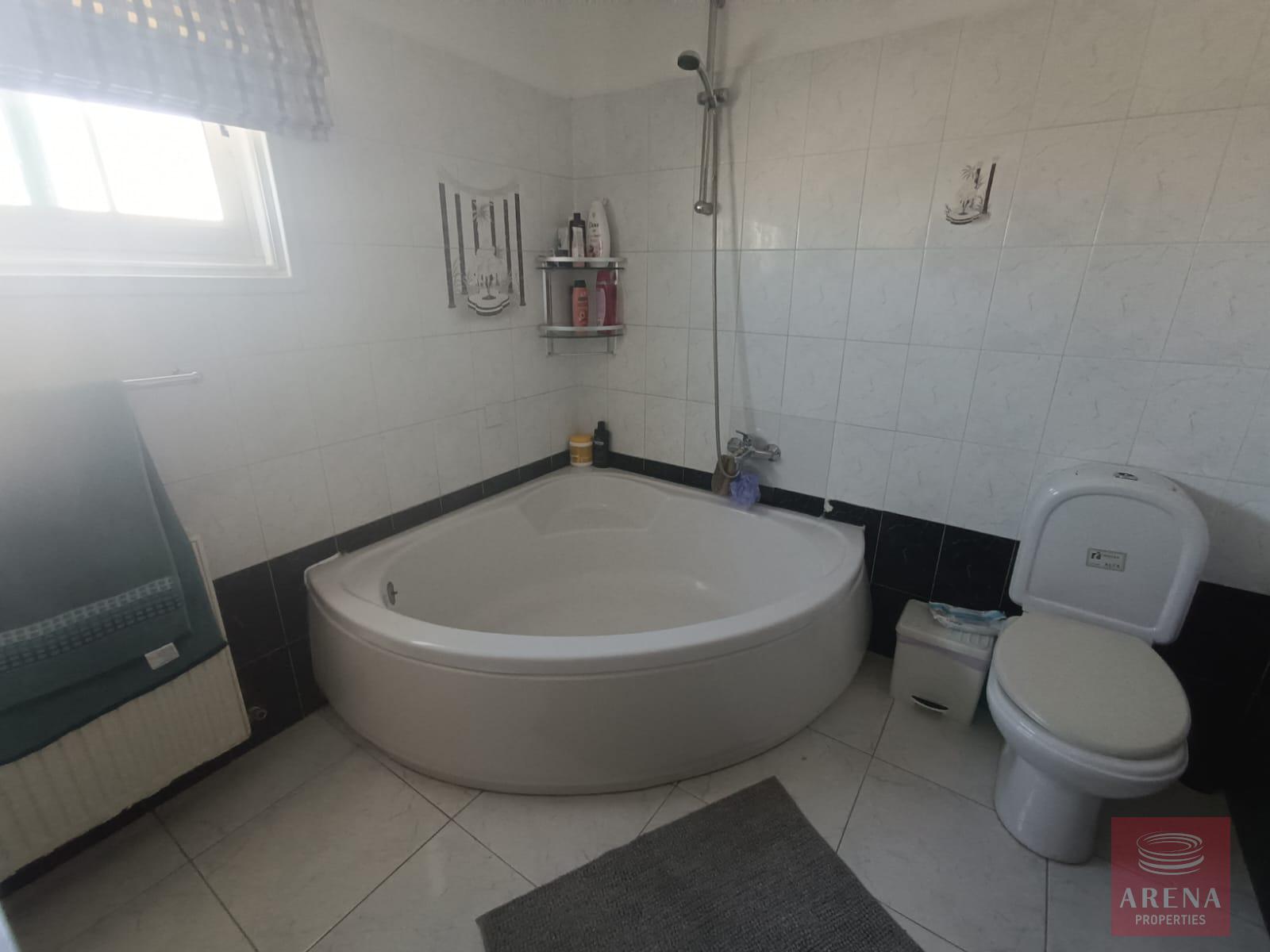 22-4-BED-HOUSE-IN-LARNACA-8013