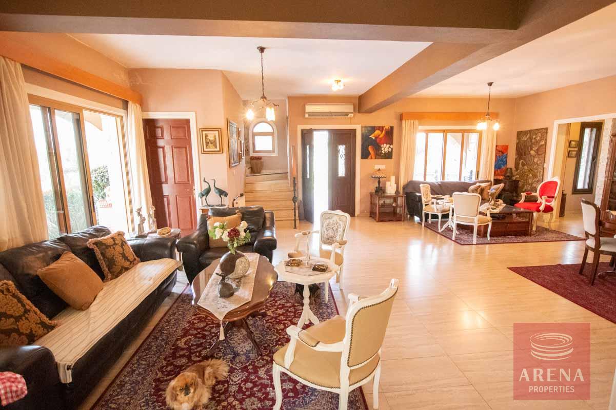 22-5-bed-villa-in-Pervolia-6045