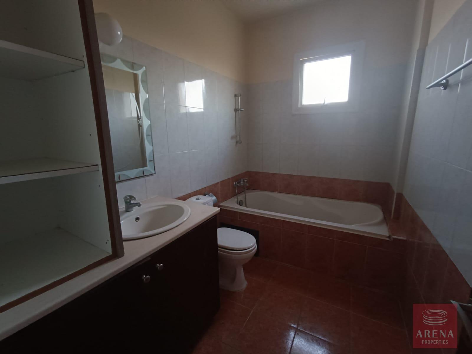 23-3-BED-VILLA-IN-PERVOLIA-8466