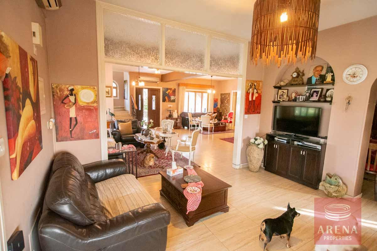 25-5-bed-villa-in-Pervolia-6045